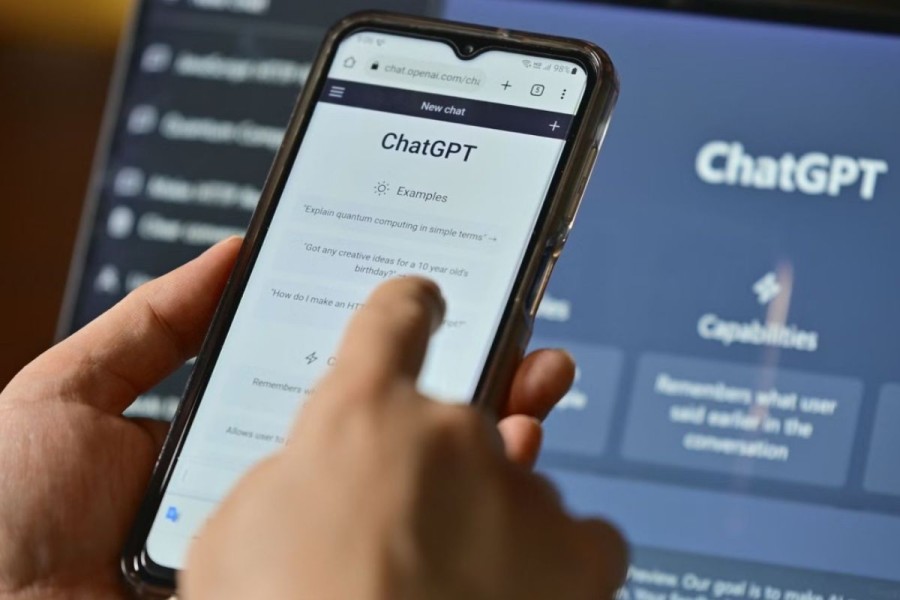 OpenAI mulai uji iklan di ChatGPT sementara Google pertimbangkan hal serupa di Gemini.