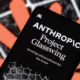 Claude Mythos, AI terbaru Anthropic, dibahas di forum IMF karena mampu mengeksploitasi celah sistem keuangan. Akses dibatasi lewat Project Glasswing untuk AWS, Microsoft, dan Nvidia.
