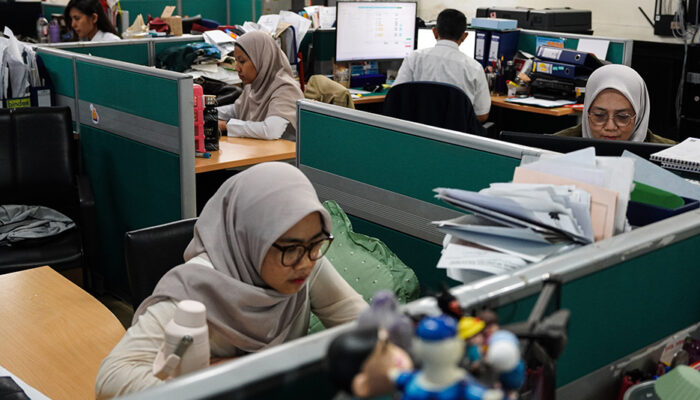 Ibu ASN Jakarta Cerita Cara Bertahan Saat WFH: Bayi Nangis, Bos Chat Bersamaan