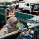 Dua ASN perempuan Pemkot Jakarta Timur berbagi strategi nyata menghadapi WFH setiap Jumat — dari menyelesaikan rumah sebelum jam 8 hingga "menghilang" demi fokus kerja.