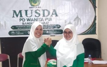 Ketua PD Wanita dan Ketua Dewan pertimbangan PUI Kabupaten Bandung Barat Periode 2026-203, usai Musda. (Dadan Saepudin/XJabar)