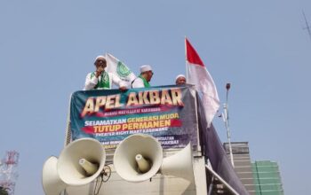 Desak Penutupan Permanen Usai Viral Video Pesta Gay Ratusan Warga Karawang Demo Theatre Night Mart 4 IMG 20260610 WA01222