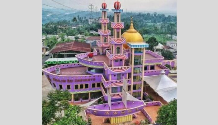 Masjid Perahu Sri Soewarto Destinasi Wisata Religi Favorit di Sukabumi, Lengkap dengan Waterpark dan Penginapan