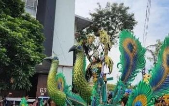 Parade Budaya Asia Africa Festival 2026 Diserbu Ribuan Warga, Jalan Asia Afrika Penuh Sesak 4 Parade budaya Asia Africa Festival (AAF) 2026 dipadati ribuan warga Bandung. (Ist)