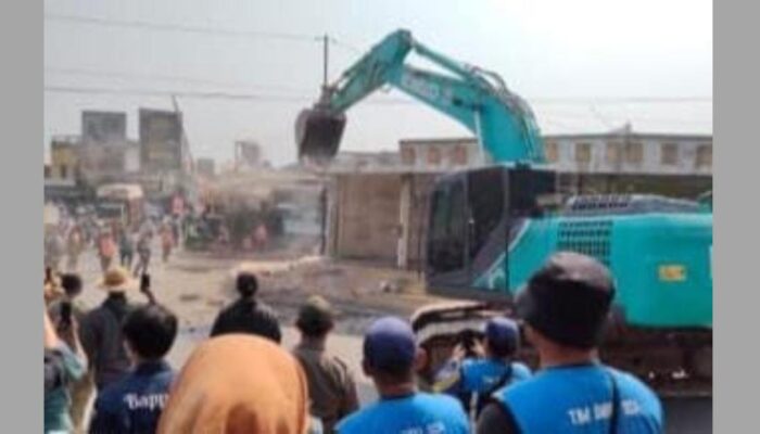 154 Bangunan Liar di Sekitar Flyover Cikampek Ditertibkan, Pemkab Karawang Gandeng PT KAI