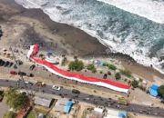 Bendera Merah Putih 300 Meter Terbentang di Pantai Karanghawu Sukabumi 9 IMG 20260817 WA00852