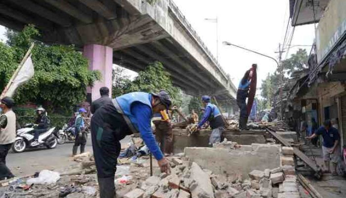 77 Bangunan Liar di Pasar Kiaracondong Dibongkar Mandiri, Pedagang Dukung Penataan Tanpa Paksaan