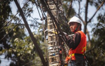 Pemkot Bandung Stop Sementara Penertiban Kabel Udara, Beri Operator Waktu 14 Hari Pulihkan Internet Warga