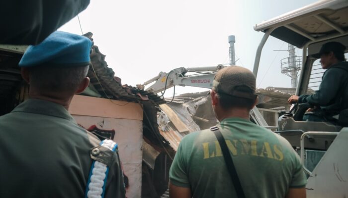 Tertibkan 4 Bangunan Liar di Pasirluyu, Satpol PP Bandung Kedepankan Pendekatan Humanis – Sisakan Kamar untuk Warga