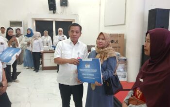 Pemkab Karawang Genjot UMKM Non-Formal Lewat Bantuan Alat Produksi 5 bupati karawang umkm