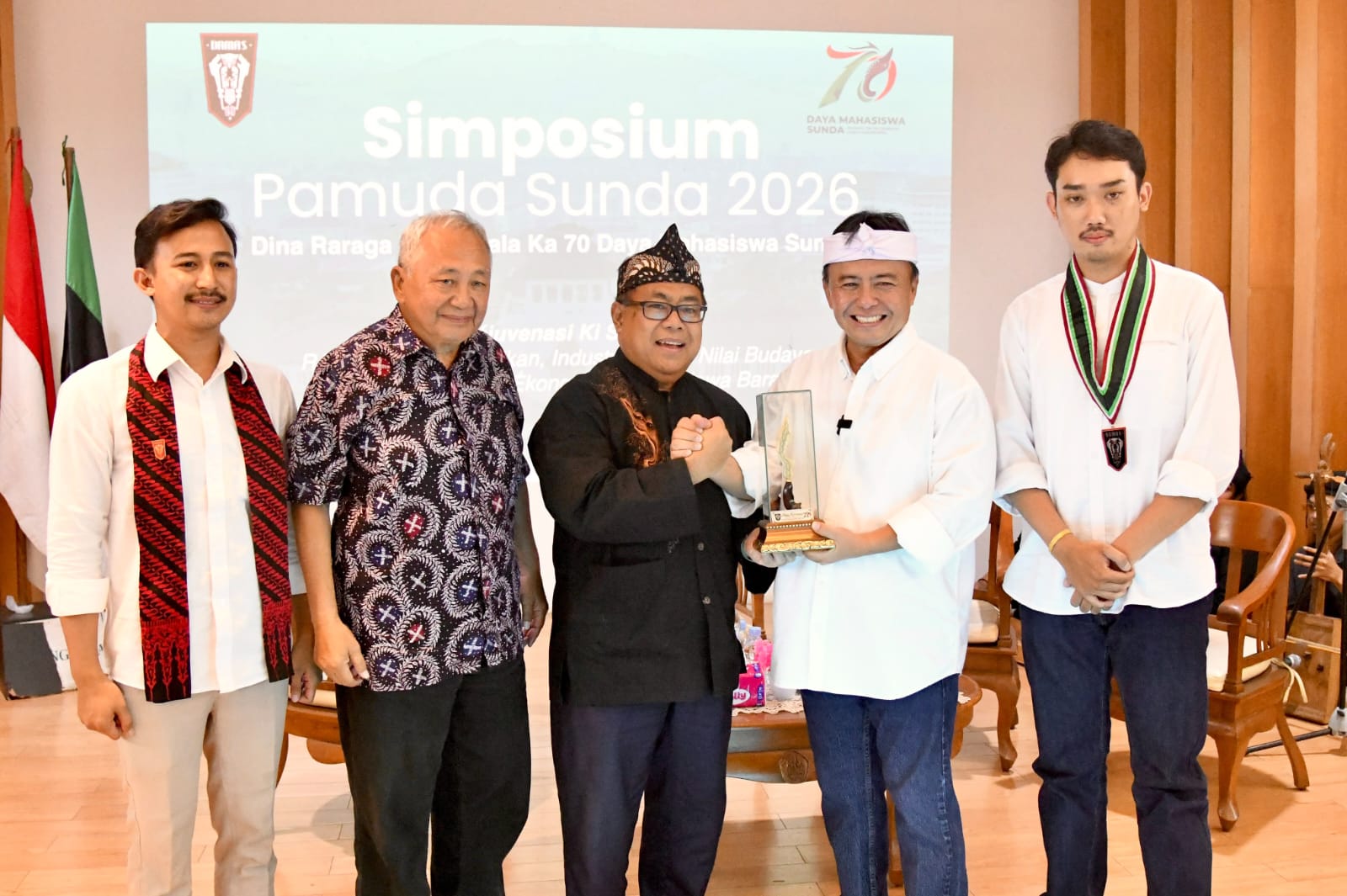 herman suryatman bersama pemuda sunda